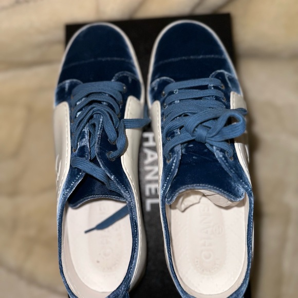 CHANEL Sneakers - Picture 1 of 3